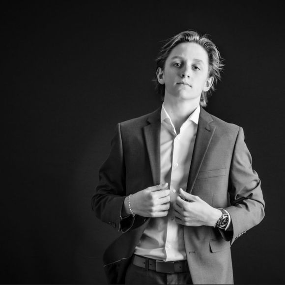 Meet your Posher, Michelle - Picture 1 of 1